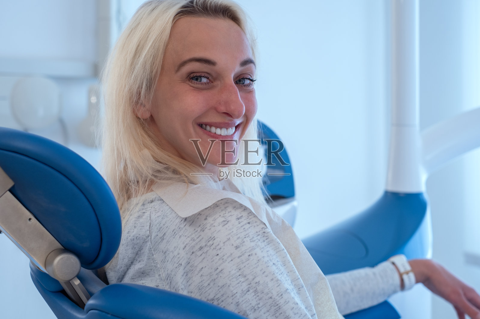 完美的微笑照片摄影图片