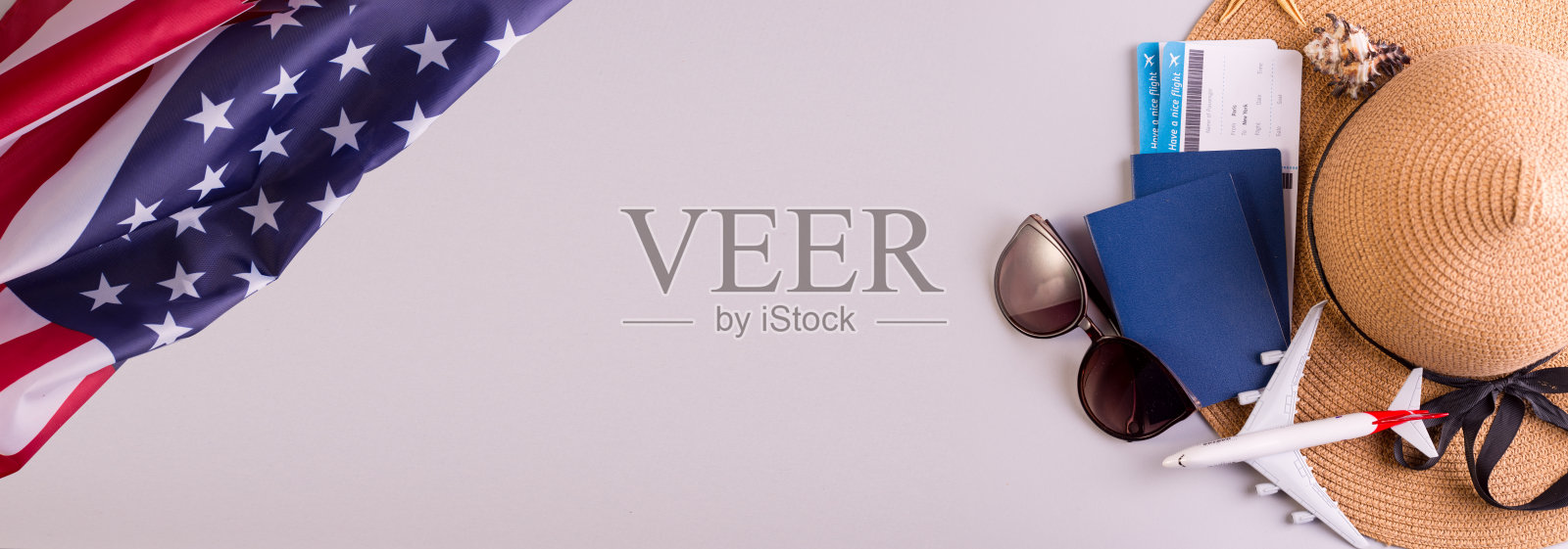 国内旅游旗帜概念飞机模型，登机牌文件，智能手机和美国国旗。照片摄影图片