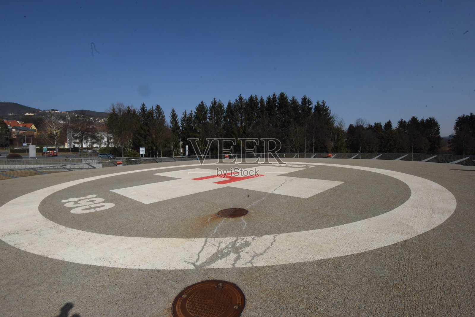 一个或多个直升机停机坪照片摄影图片