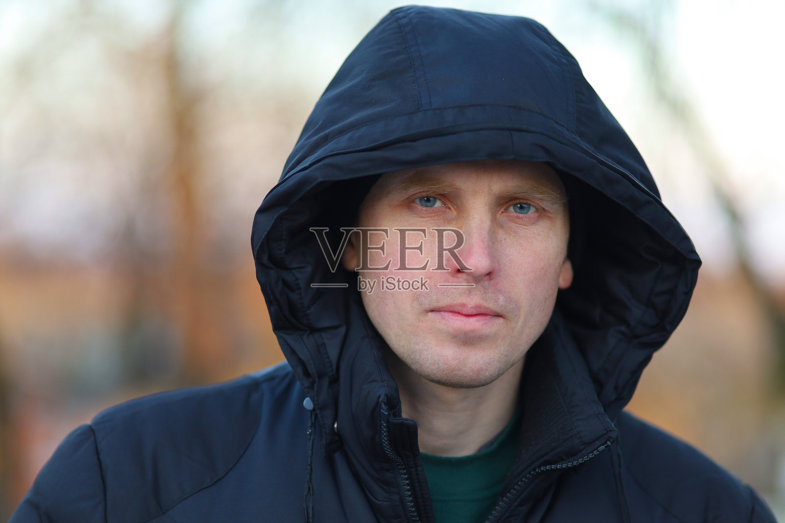 中年欧洲白人男子冬季特写肖像照片摄影图片