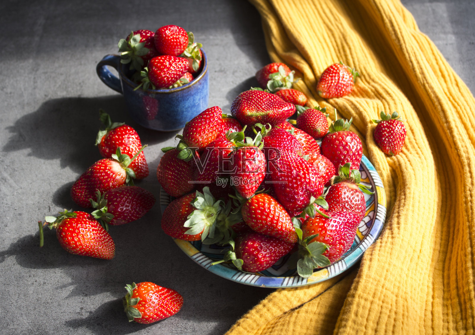 新鲜草莓静物照片摄影图片