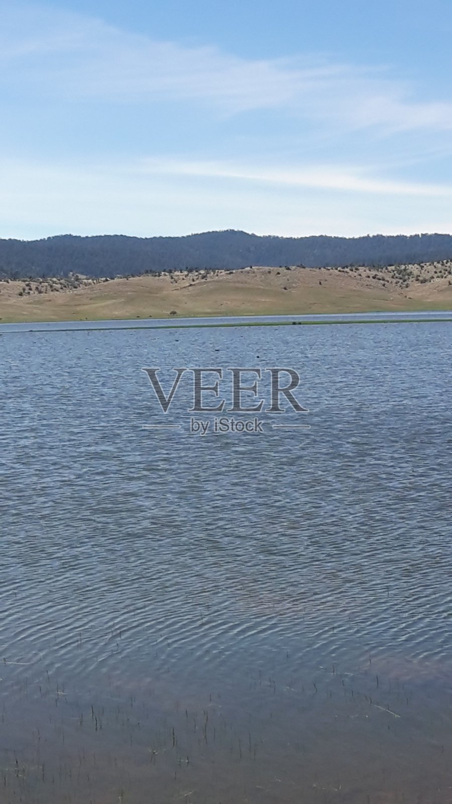 摩洛哥阿特拉斯中部的一个湖照片摄影图片