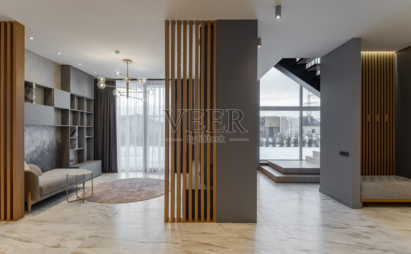 豪华私人住宅的现代内饰。灰色调。木制的设计。照片摄影图片