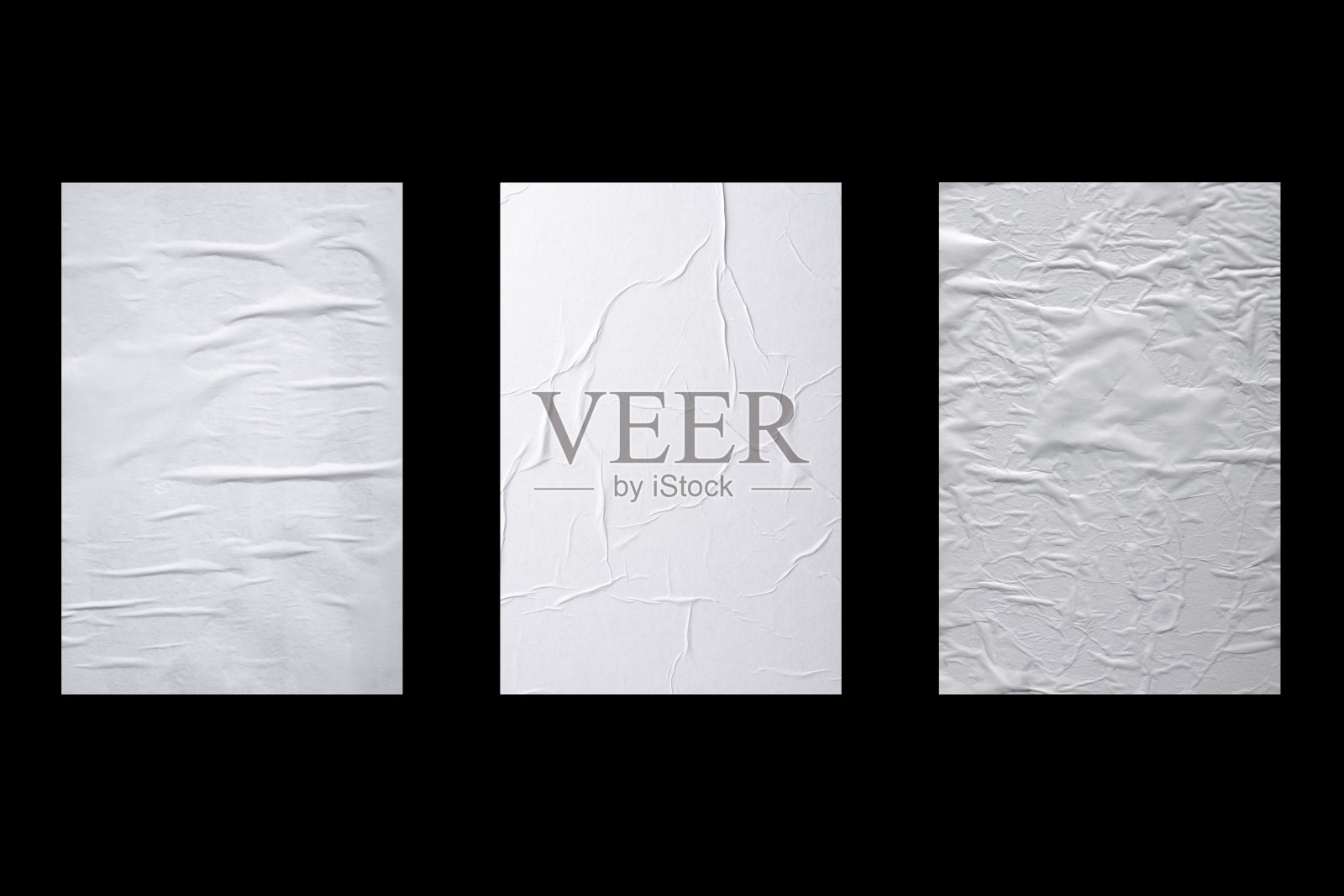 三张皱巴巴的白纸孤立在黑色背景上。照片摄影图片