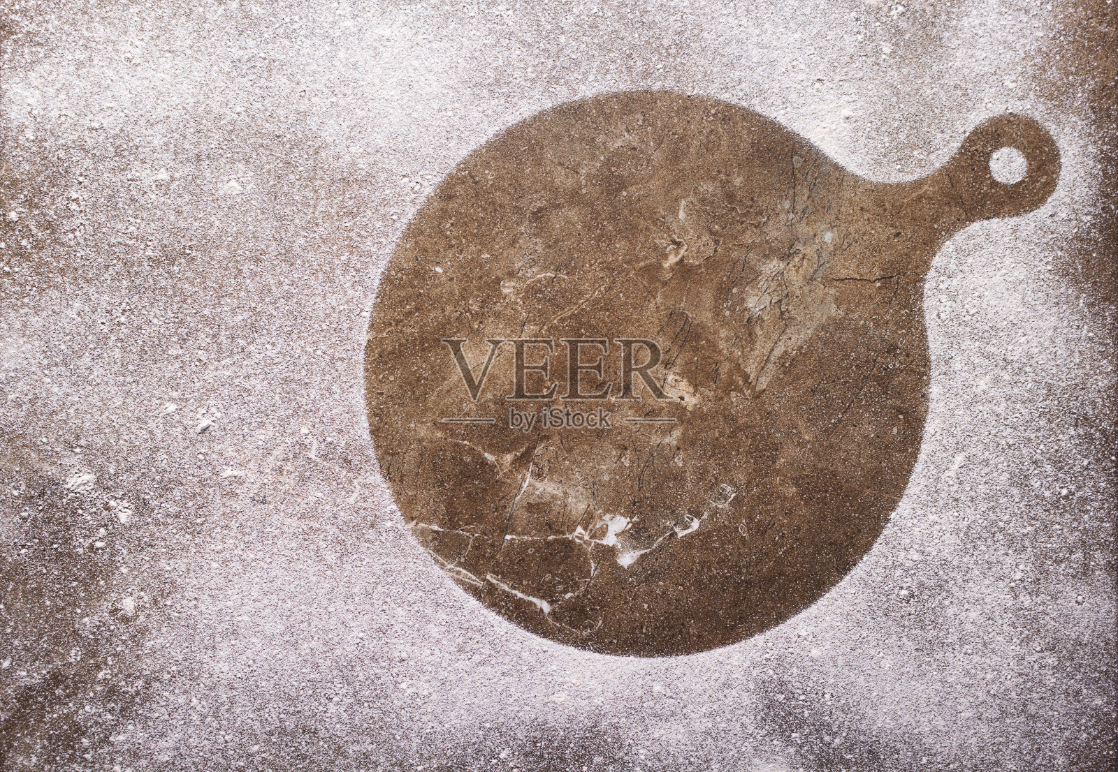 面食和披萨砧板作为自制面包的烘焙概念照片摄影图片