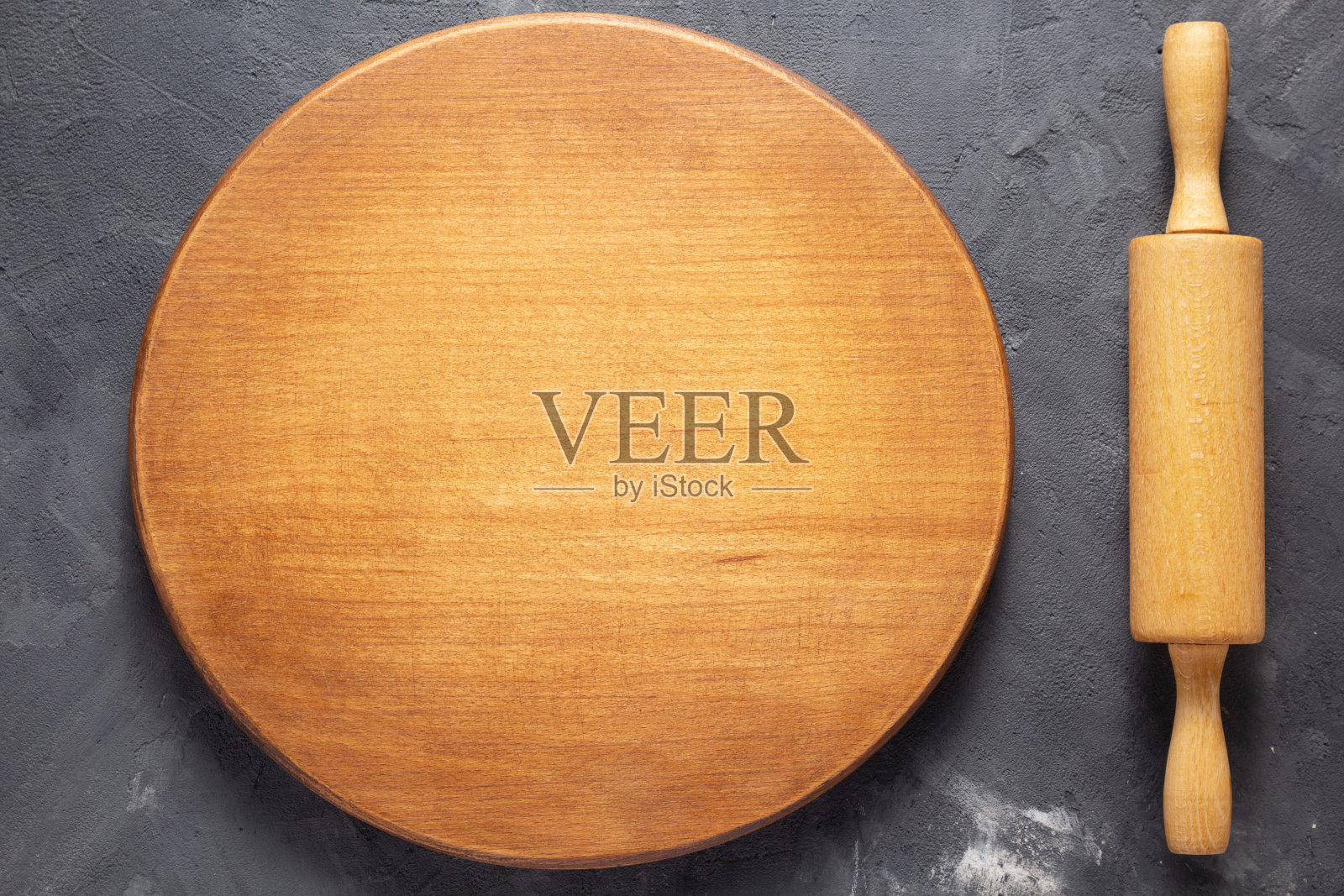 披萨或面包砧板自制烘烤。食品配方的概念照片摄影图片