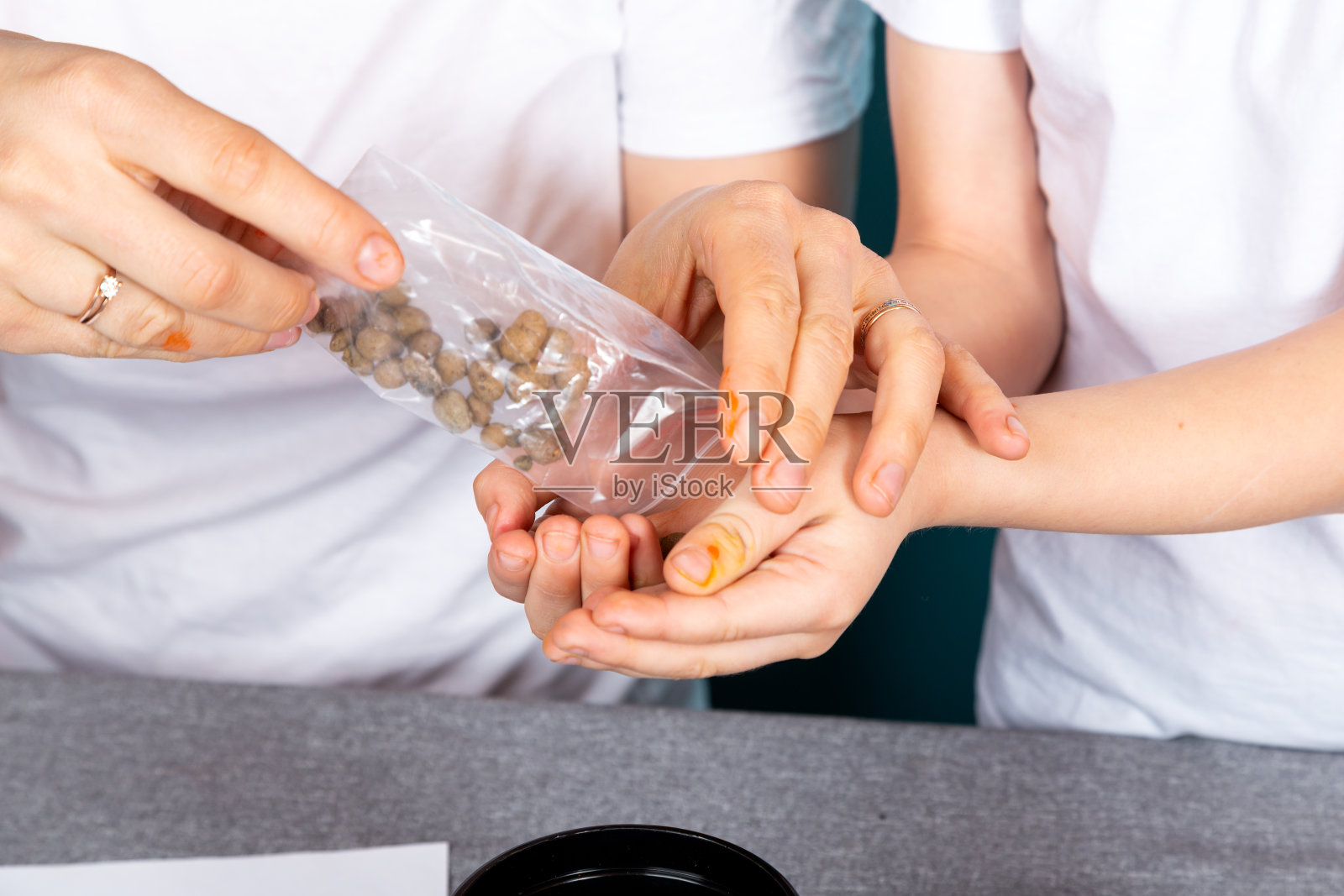 妈妈和儿子照片摄影图片