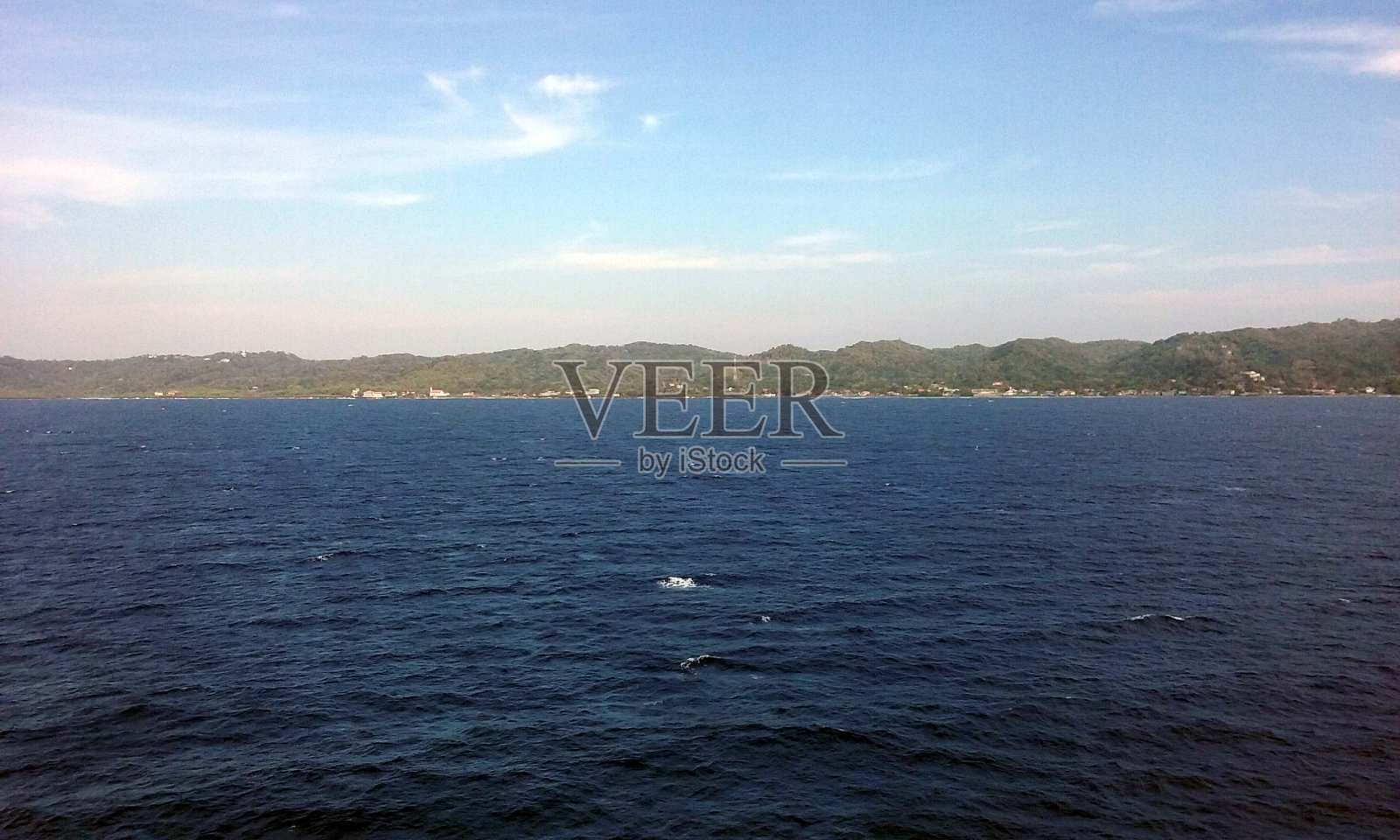 正在接近洪都拉斯海岸线照片摄影图片