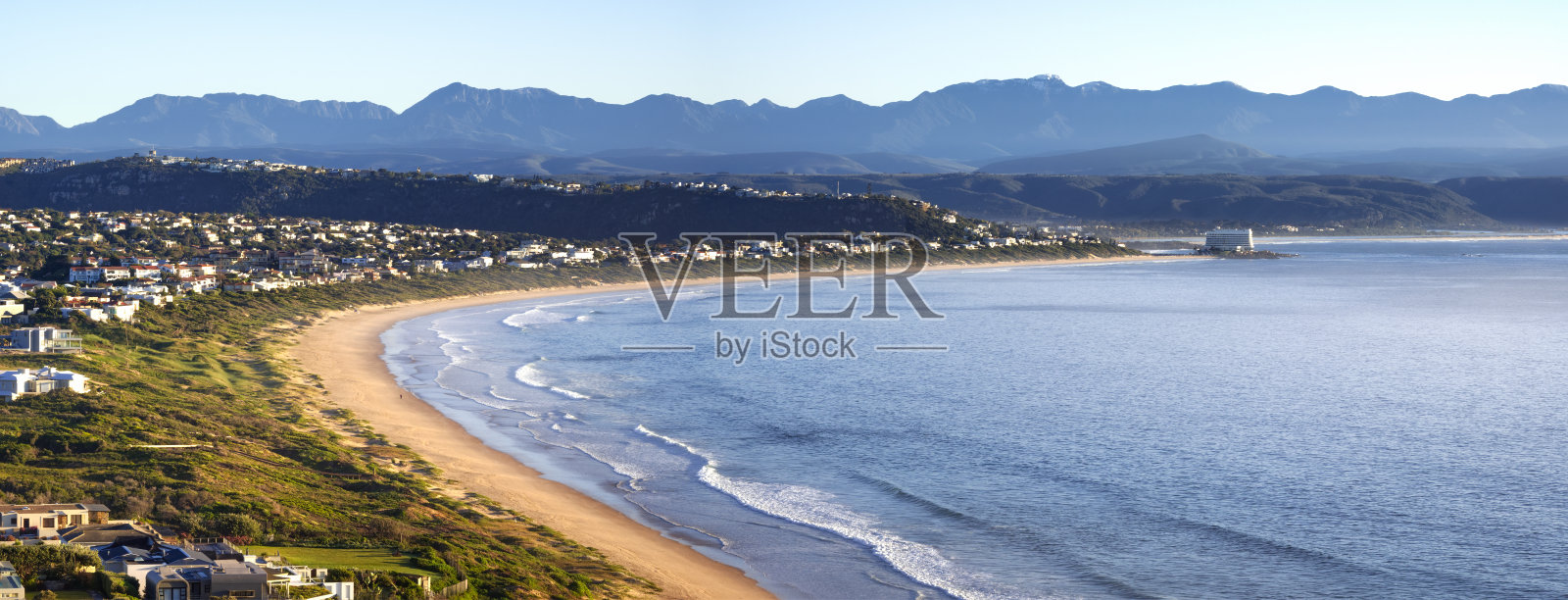 Plettenberg湾Robberg海滩的日出鸟瞰图照片摄影图片