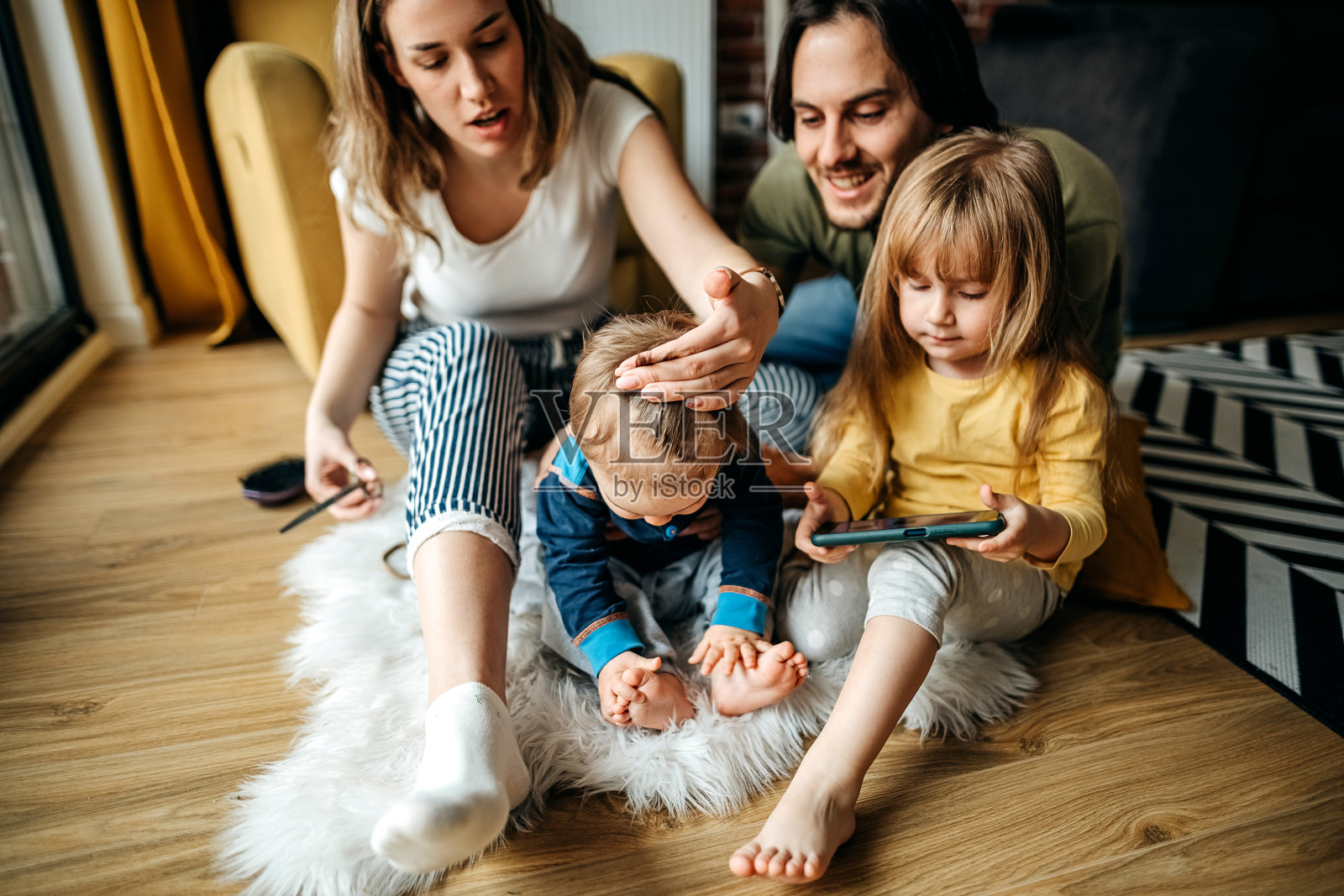 我们的幸福的家庭照片摄影图片