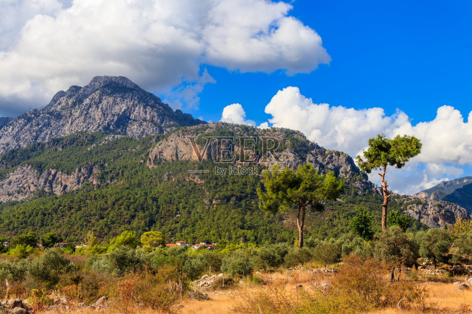 土耳其安塔利亚省的金牛座山照片摄影图片