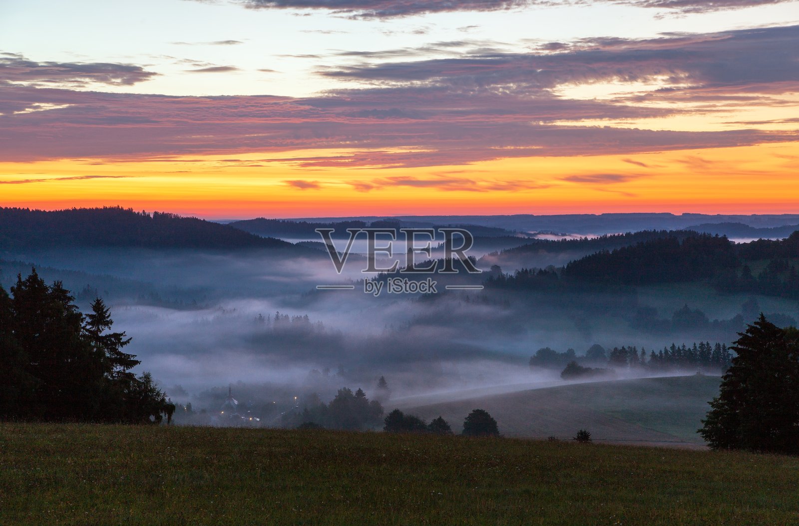 早晨全景日落从zdarske vrchy照片摄影图片