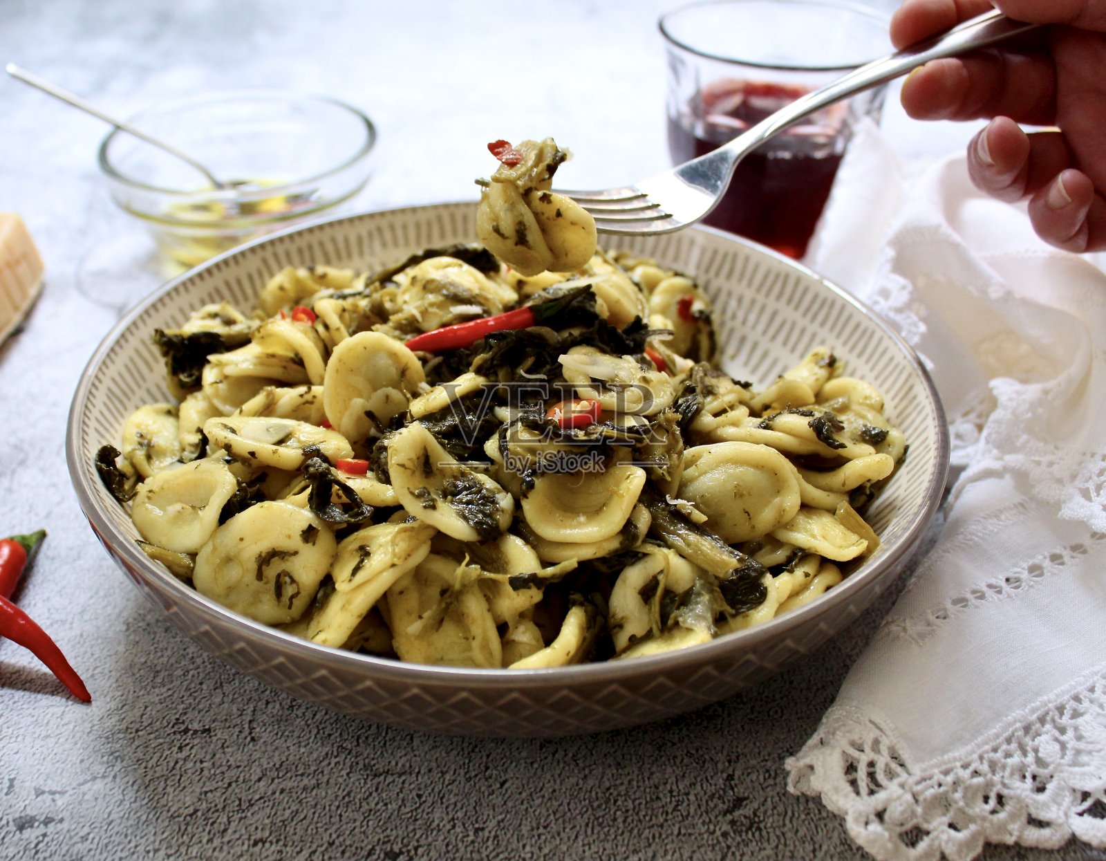 意大利面和西兰花照片摄影图片