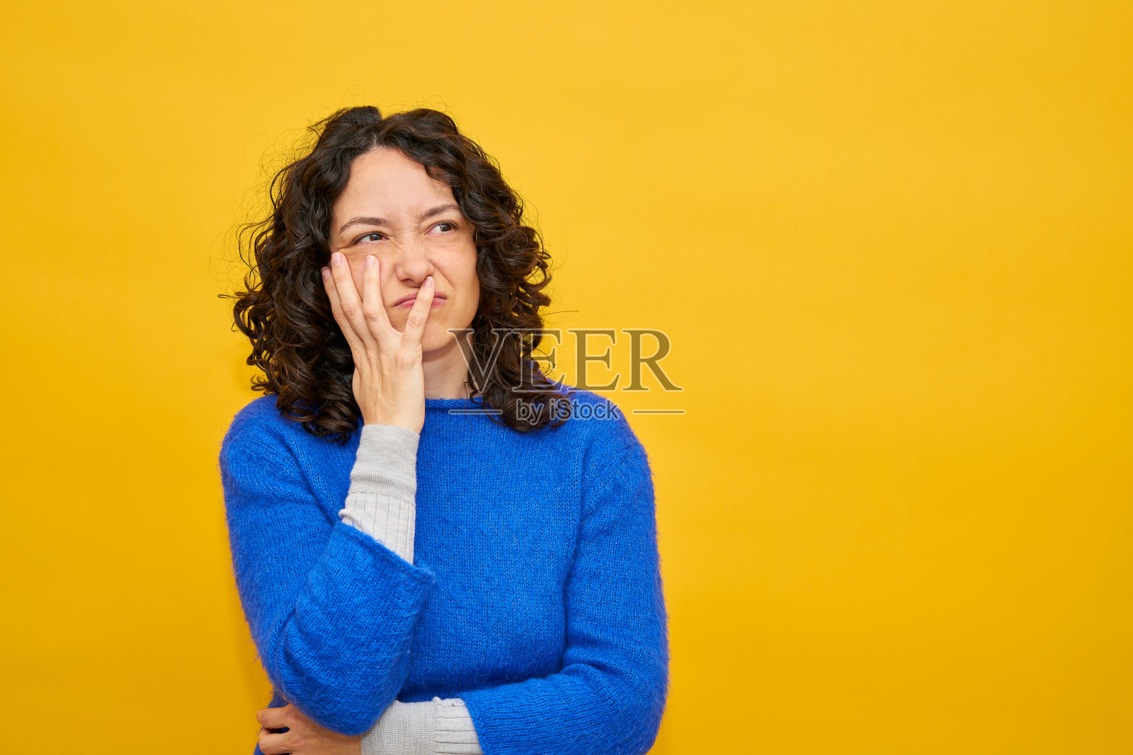 沮丧的年轻女子厌倦了照片摄影图片