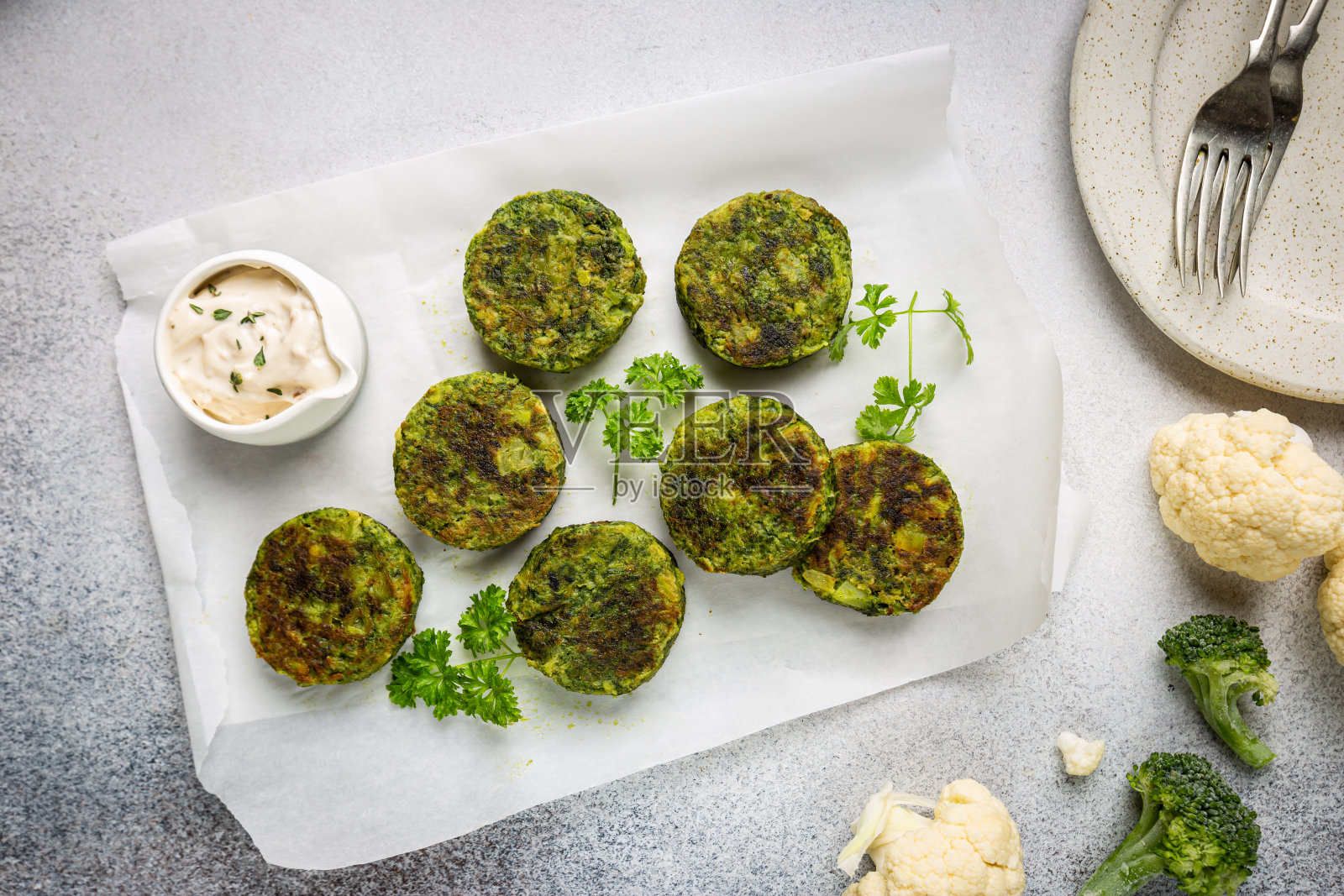 花椰菜和油炸花椰菜照片摄影图片