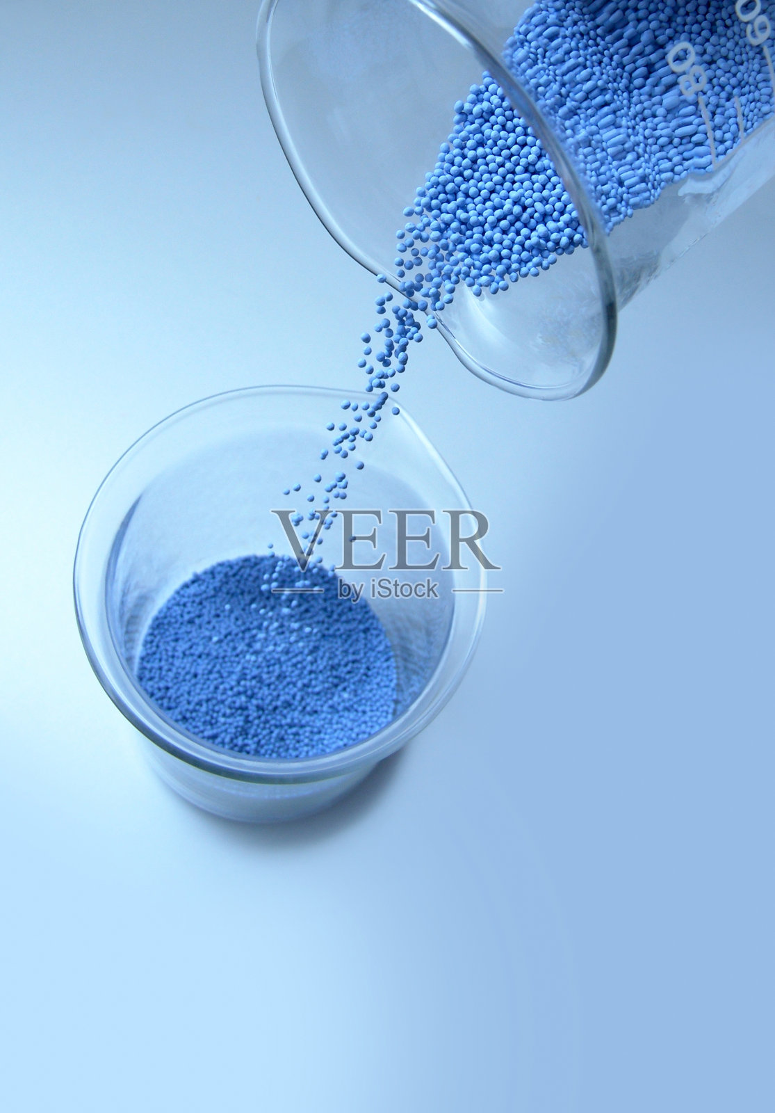 蓝色背景的药房玻璃罐照片摄影图片