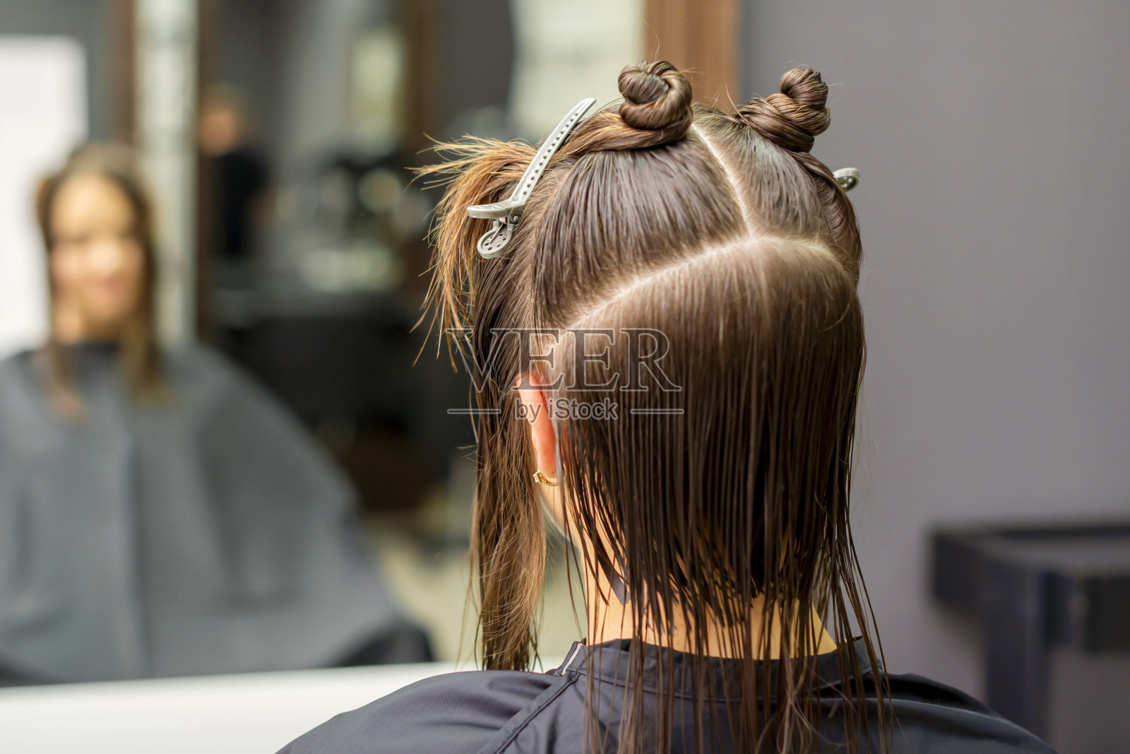 头发分叉的黑发女人照片摄影图片