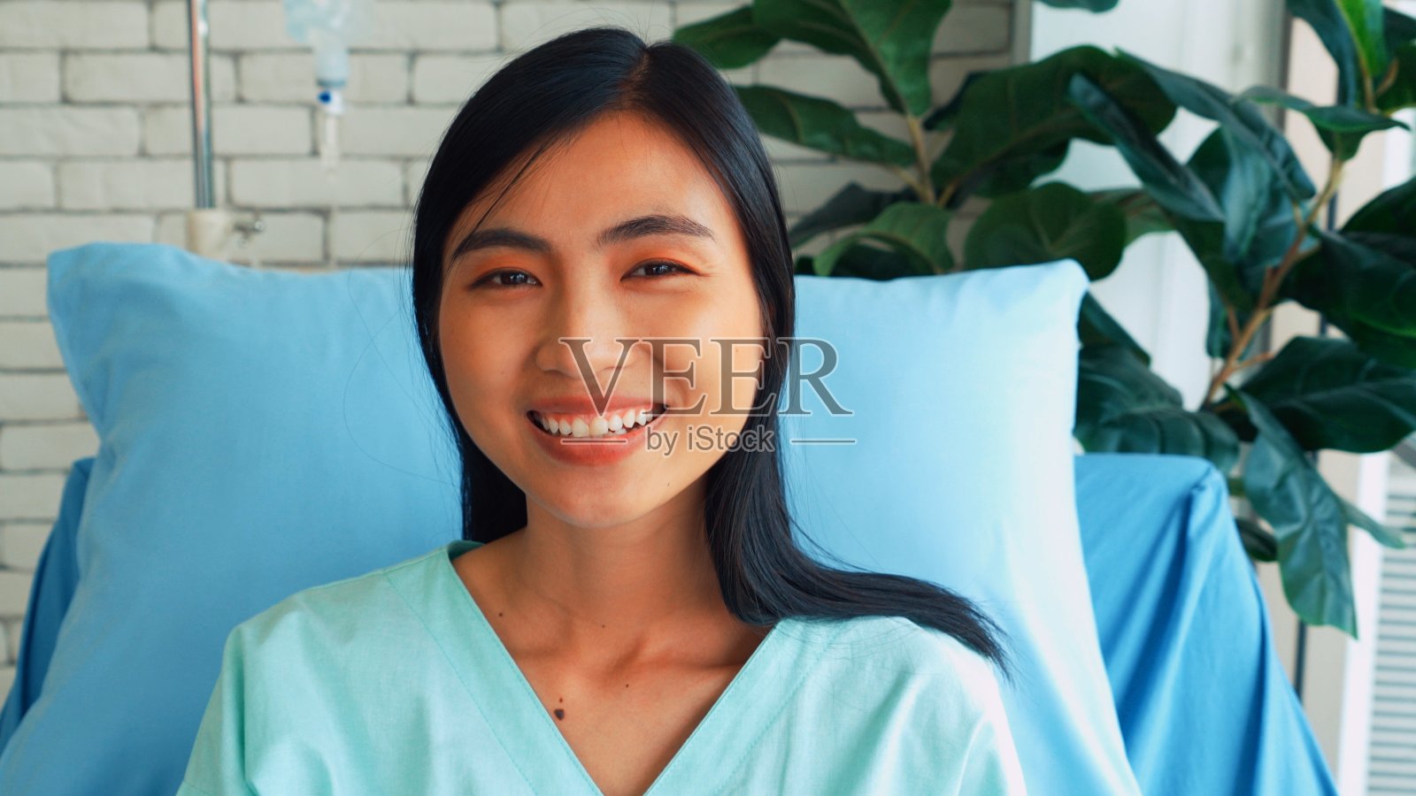 快乐的病人正在医院康复照片摄影图片