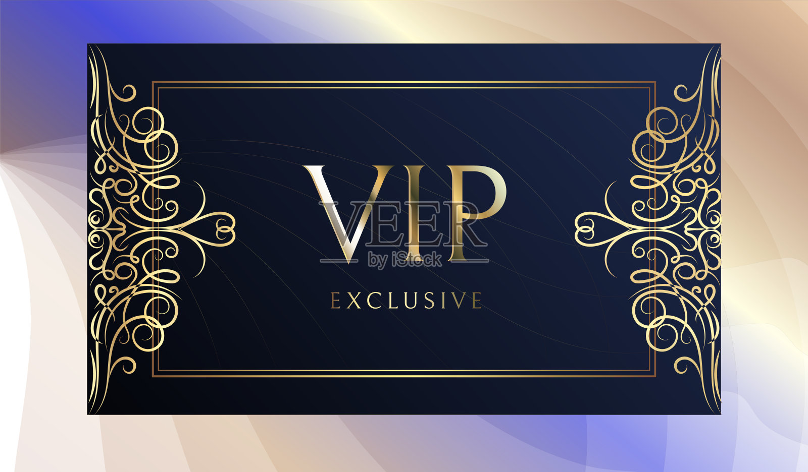 贵宾卡向量。金卡。蓝色淡紫色渐变几何装饰图案的东方风格。背景与金字邀请。VIP会员豪华设计。光泽和奢侈品。插画图片素材