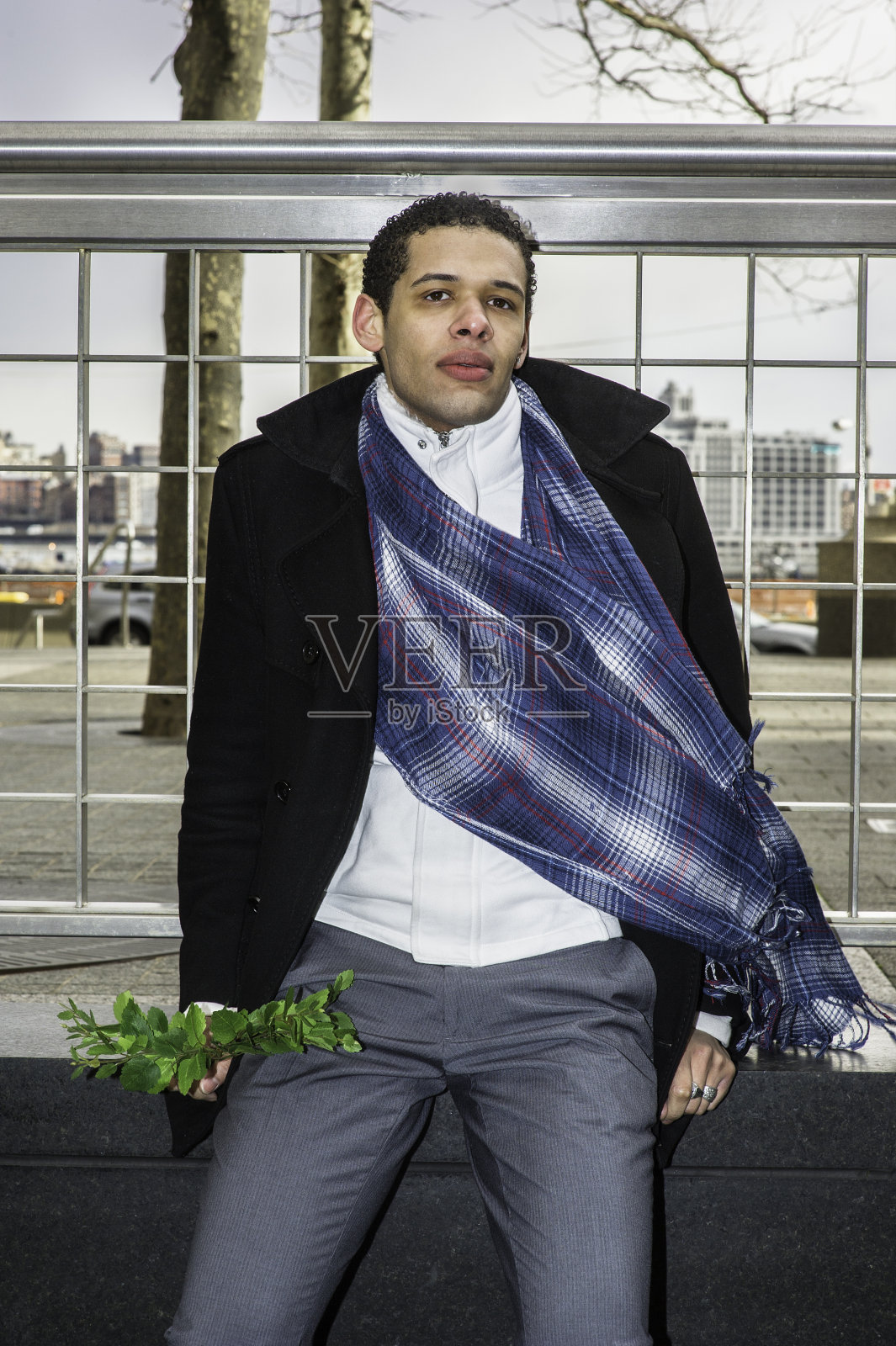 年轻人在纽约市的户外休息照片摄影图片