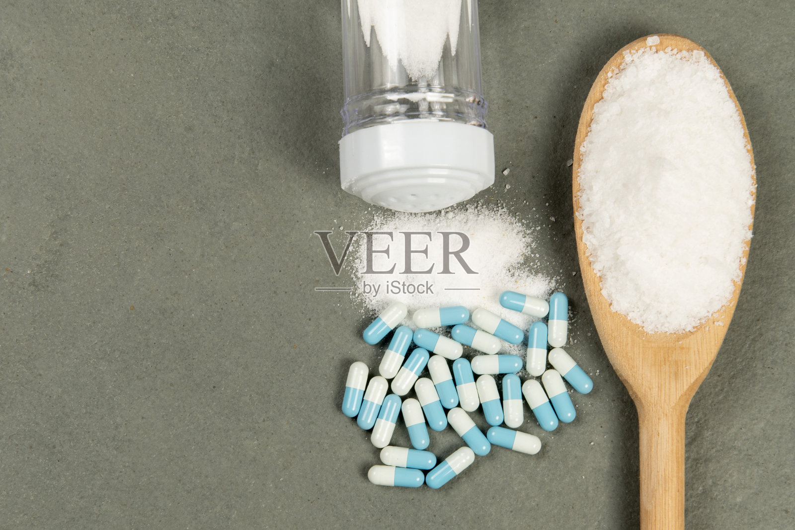 高血压的问题，因为过量的盐照片摄影图片