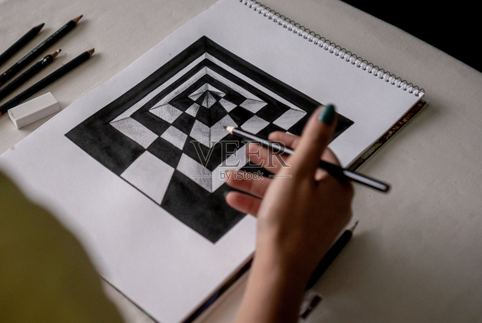 用铅笔手绘黑白透视图。照片摄影图片