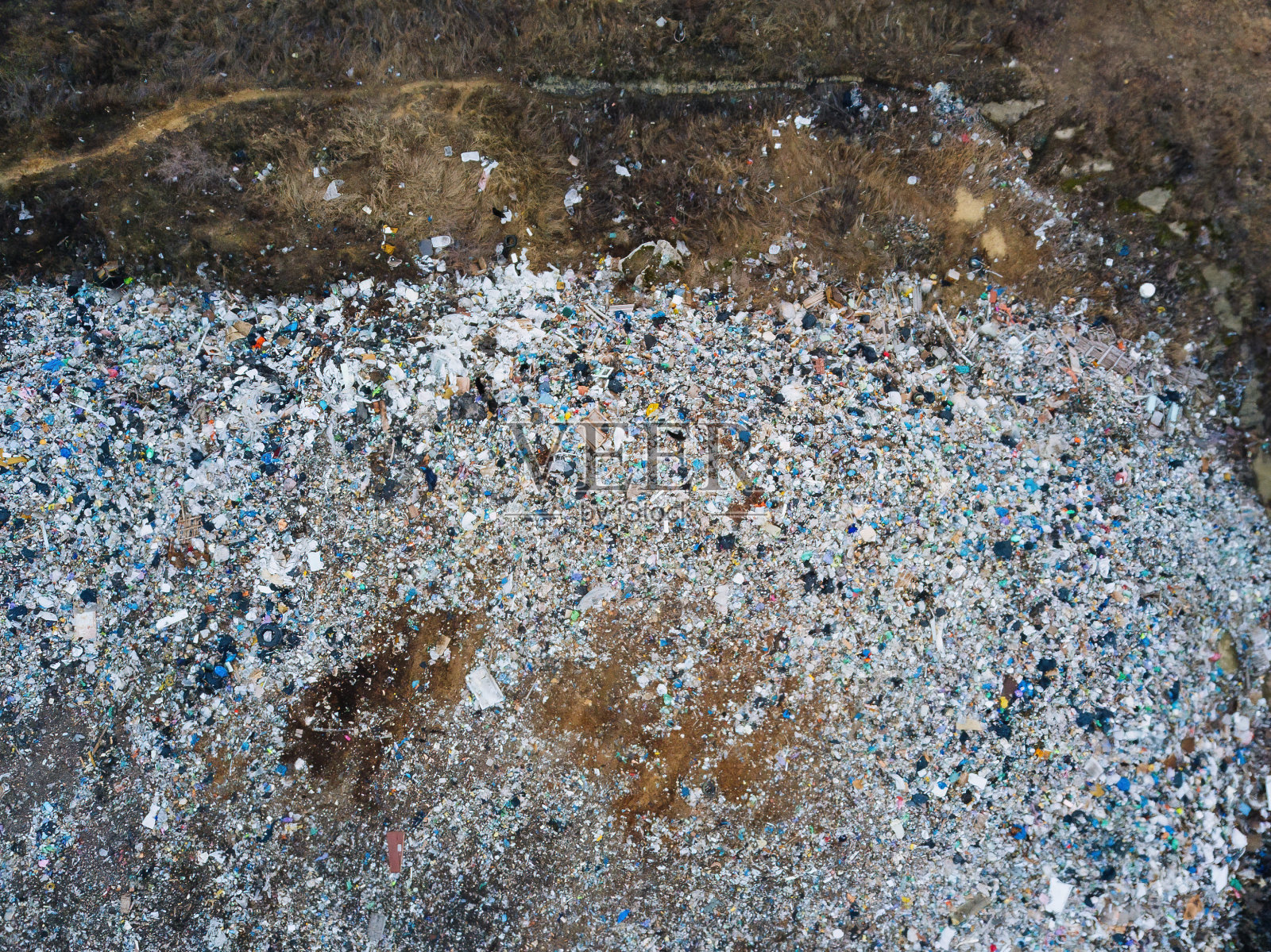 固体废物填埋场的大型垃圾堆鸟瞰图照片摄影图片