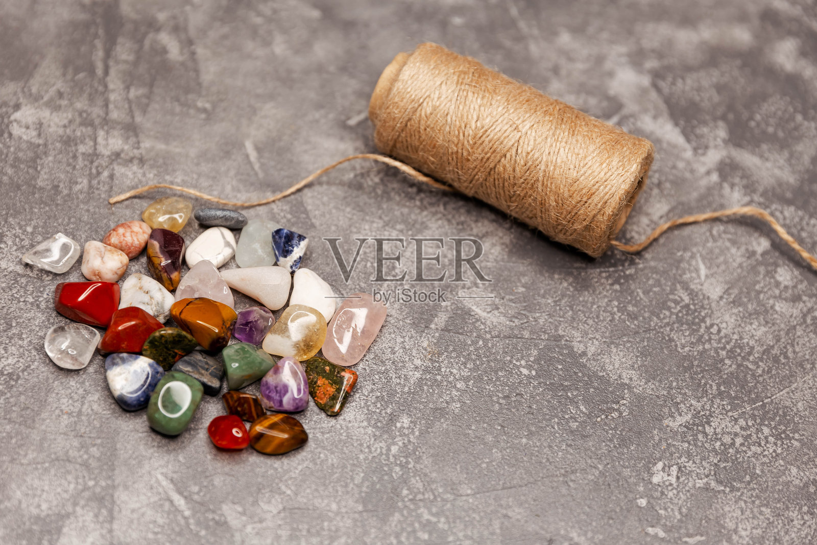 神奇的石头。神秘的占卜。深奥物体的组成照片摄影图片