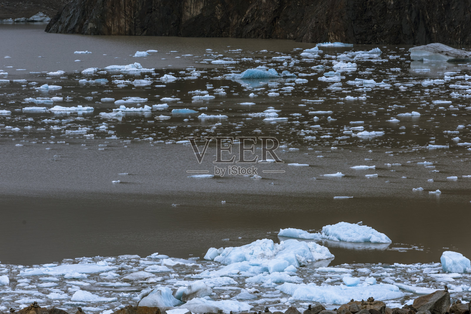 西藏地区的冰川湖和浮冰照片摄影图片