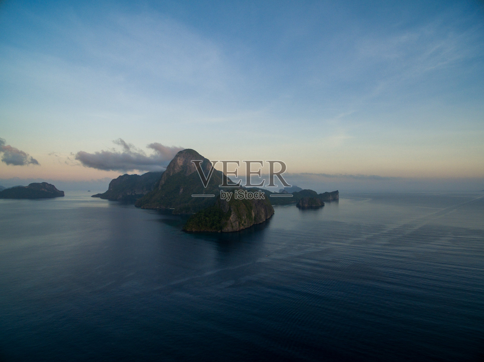 卡多岛，厄尔尼多，巴拉望，菲律宾。日出的光。照片摄影图片