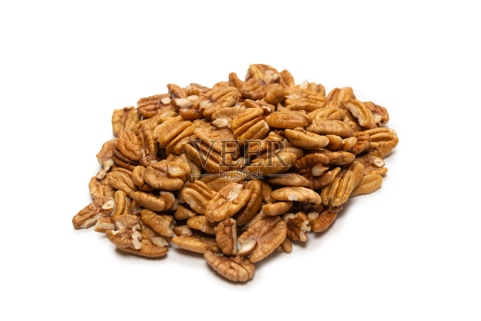 在白色背景上分离的山核桃。照片摄影图片