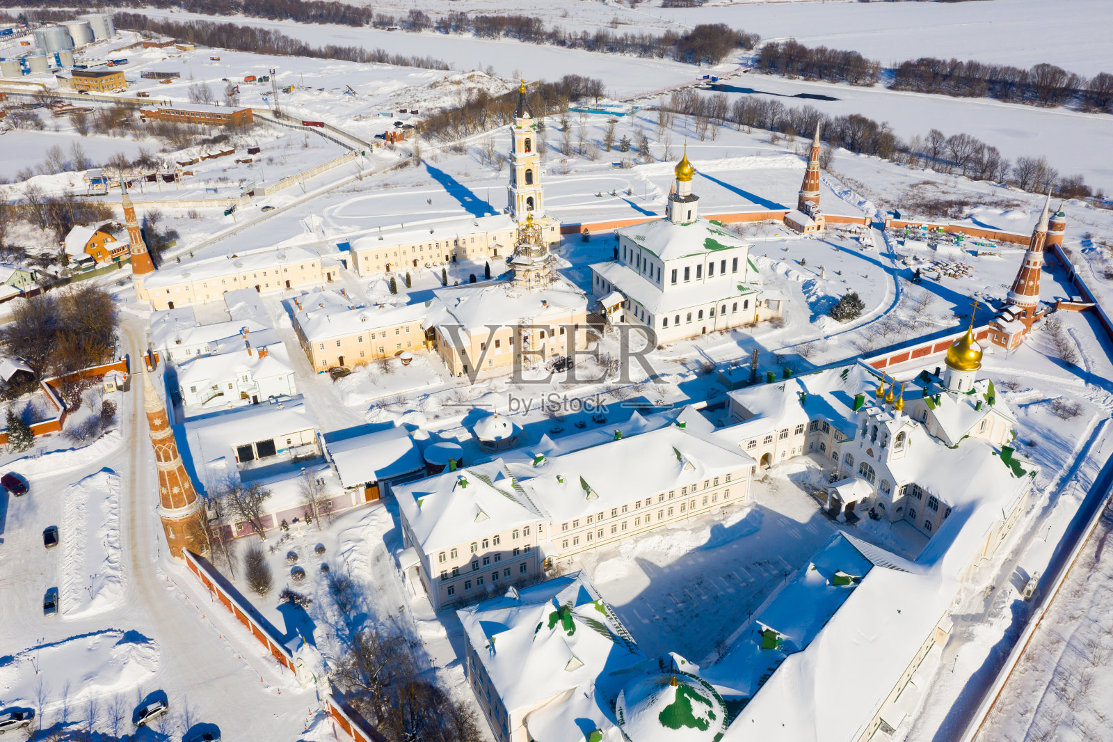 冬天，从Kolomna Epiphany Staro-Golutvin修道院的嗡嗡声中观看照片摄影图片