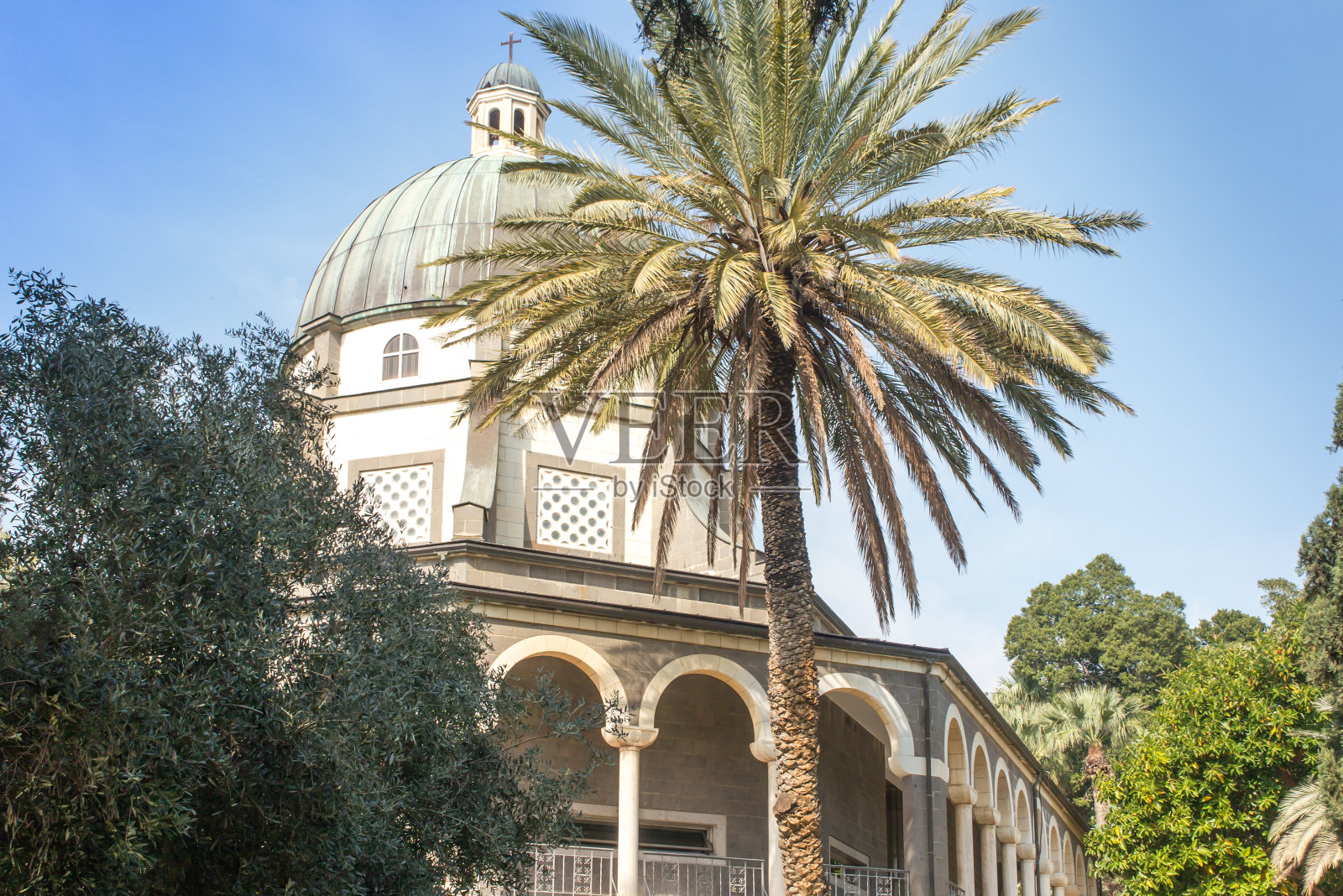 加利利海边的八福山教堂照片摄影图片