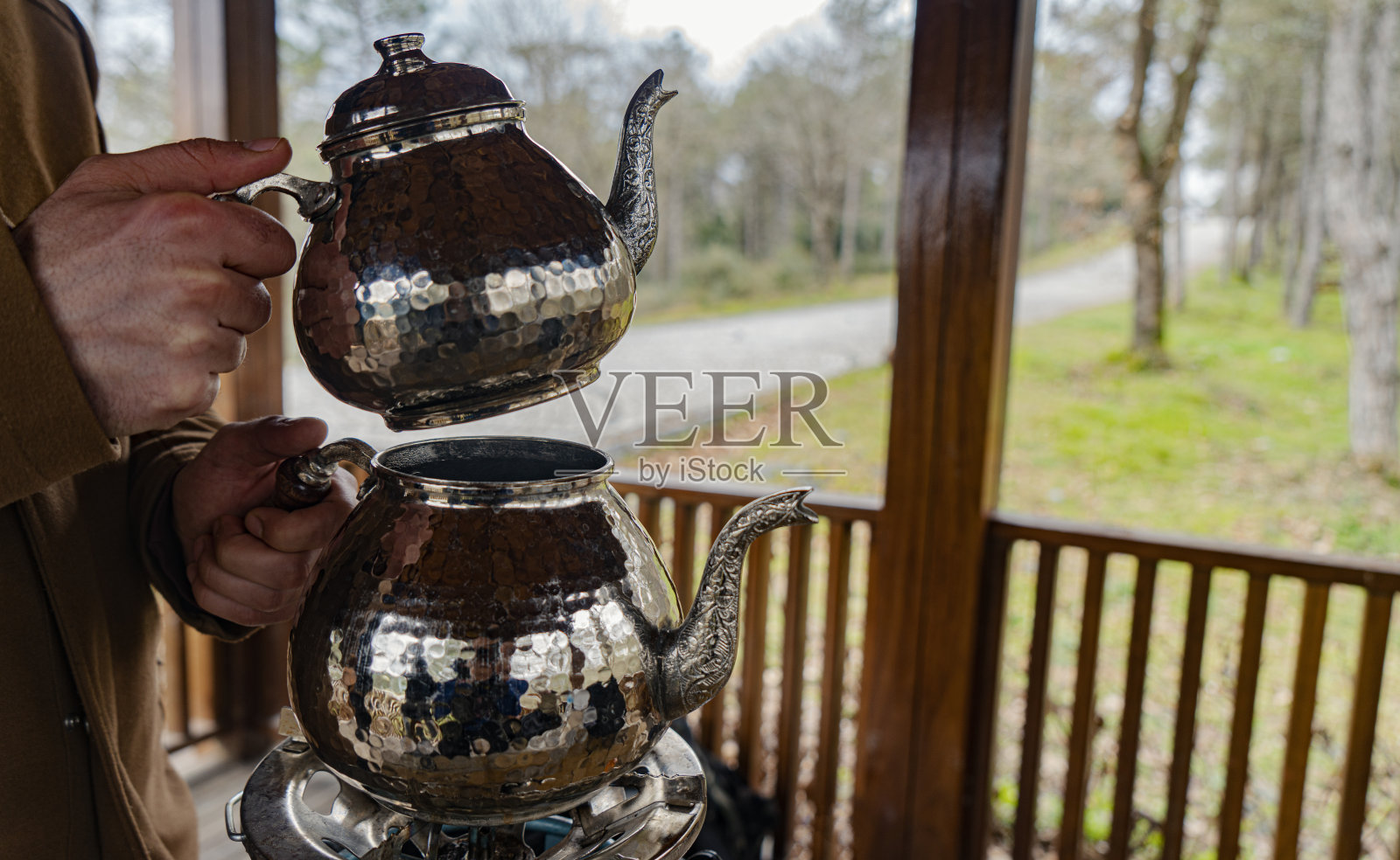 茶壶和一杯茶照片摄影图片