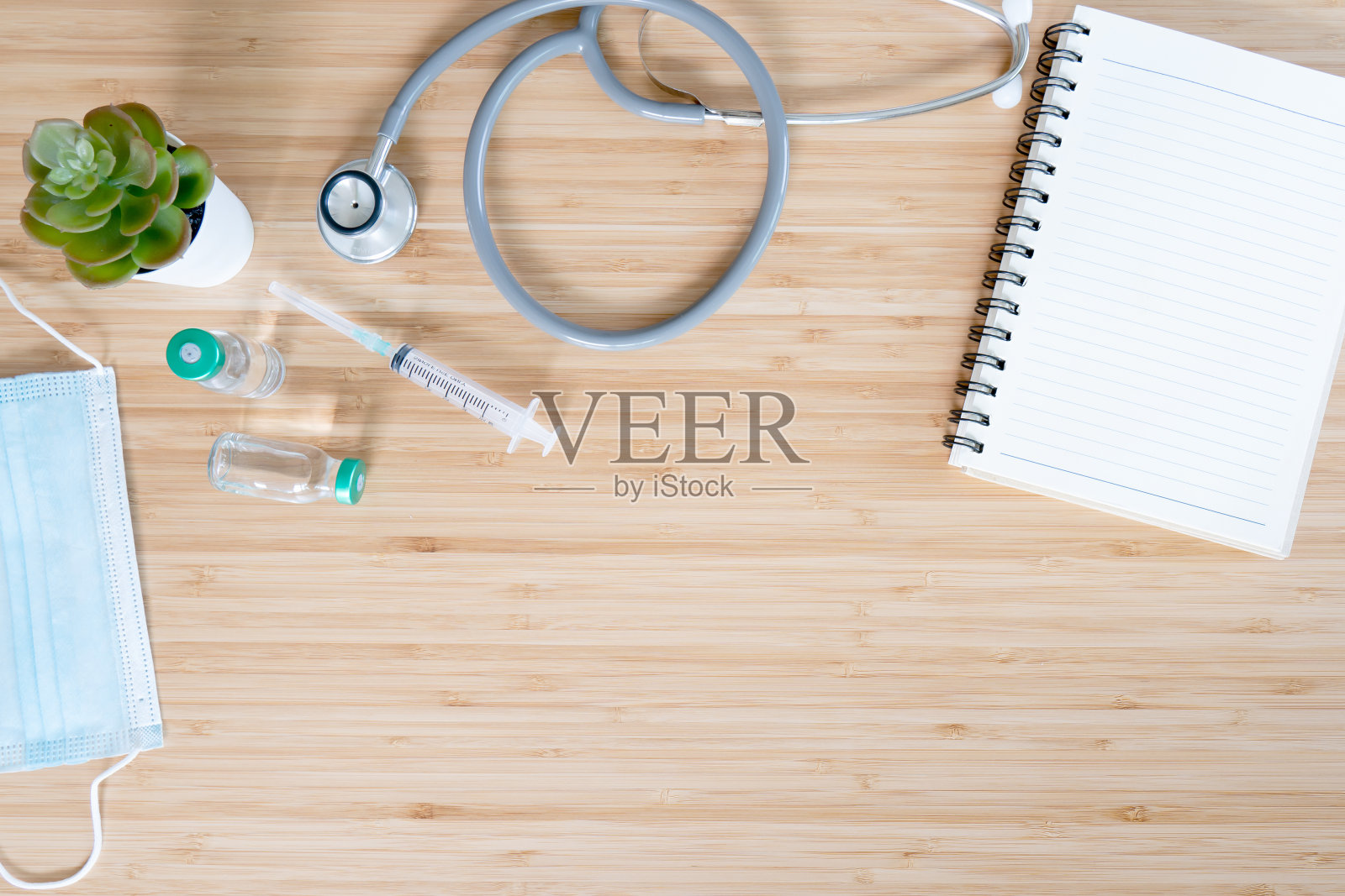 平躺俯视图，实验室分析测试和发明药物和疫苗在病毒感染爆发情况照片摄影图片