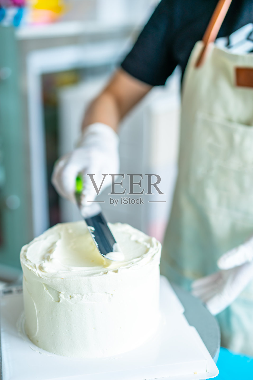 制作生日蛋糕照片摄影图片