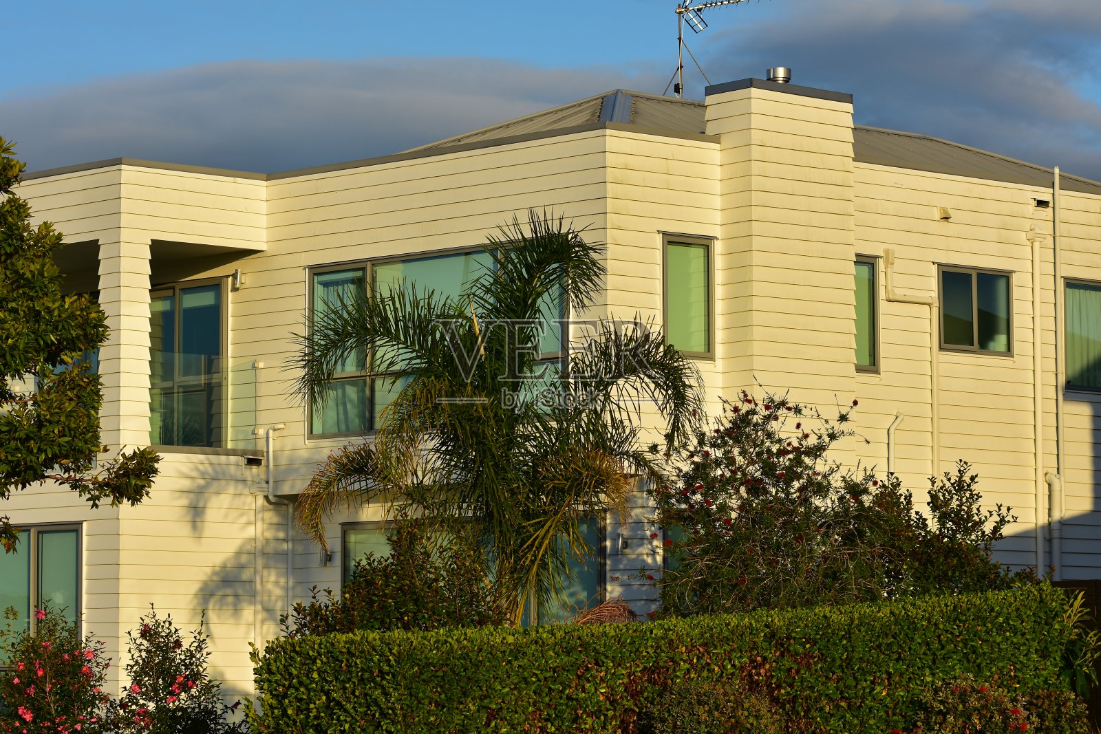 绿化中的大房子照片摄影图片