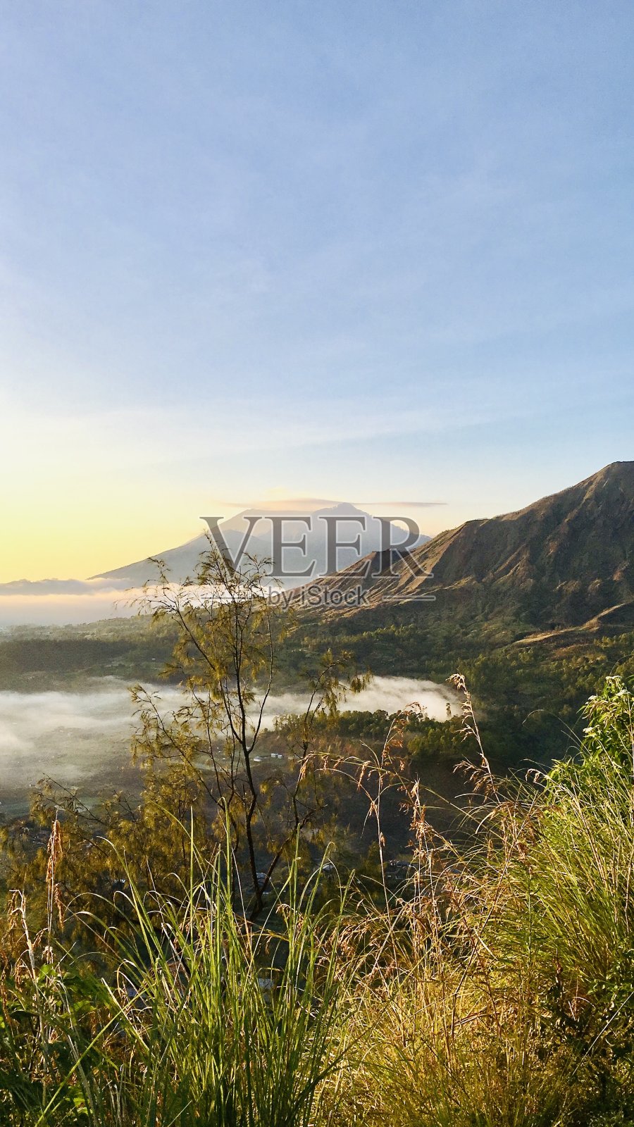日出在巴厘岛照片摄影图片