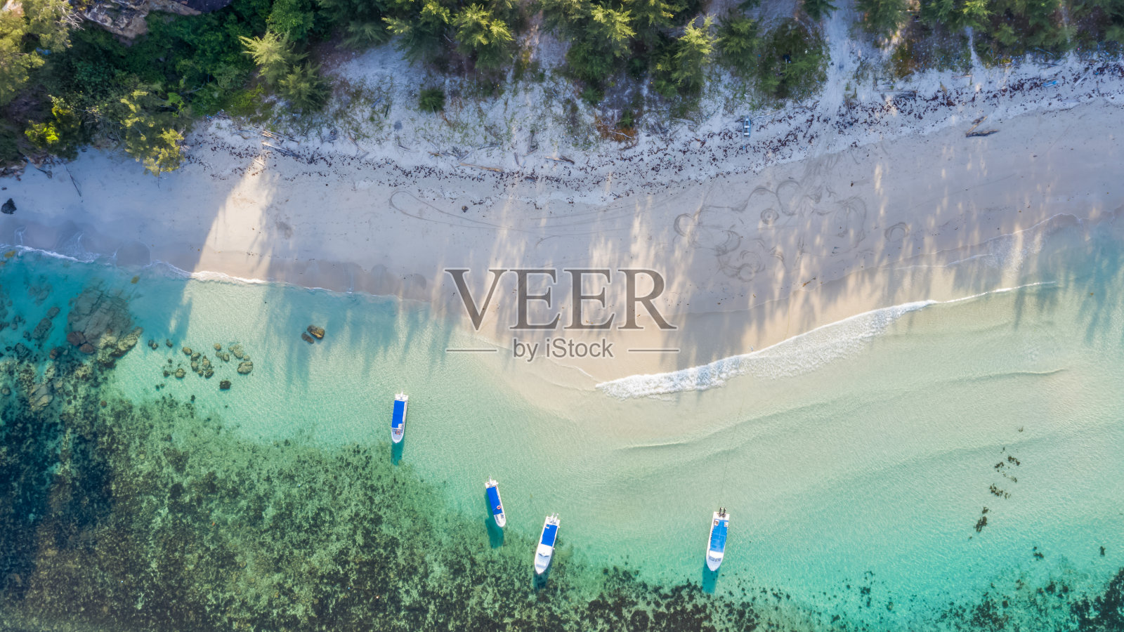 鸟瞰图在婆罗洲尖端，库达沙巴东，马来西亚照片摄影图片