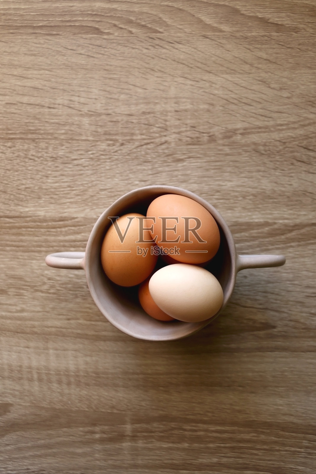 碗里的鸡蛋照片摄影图片