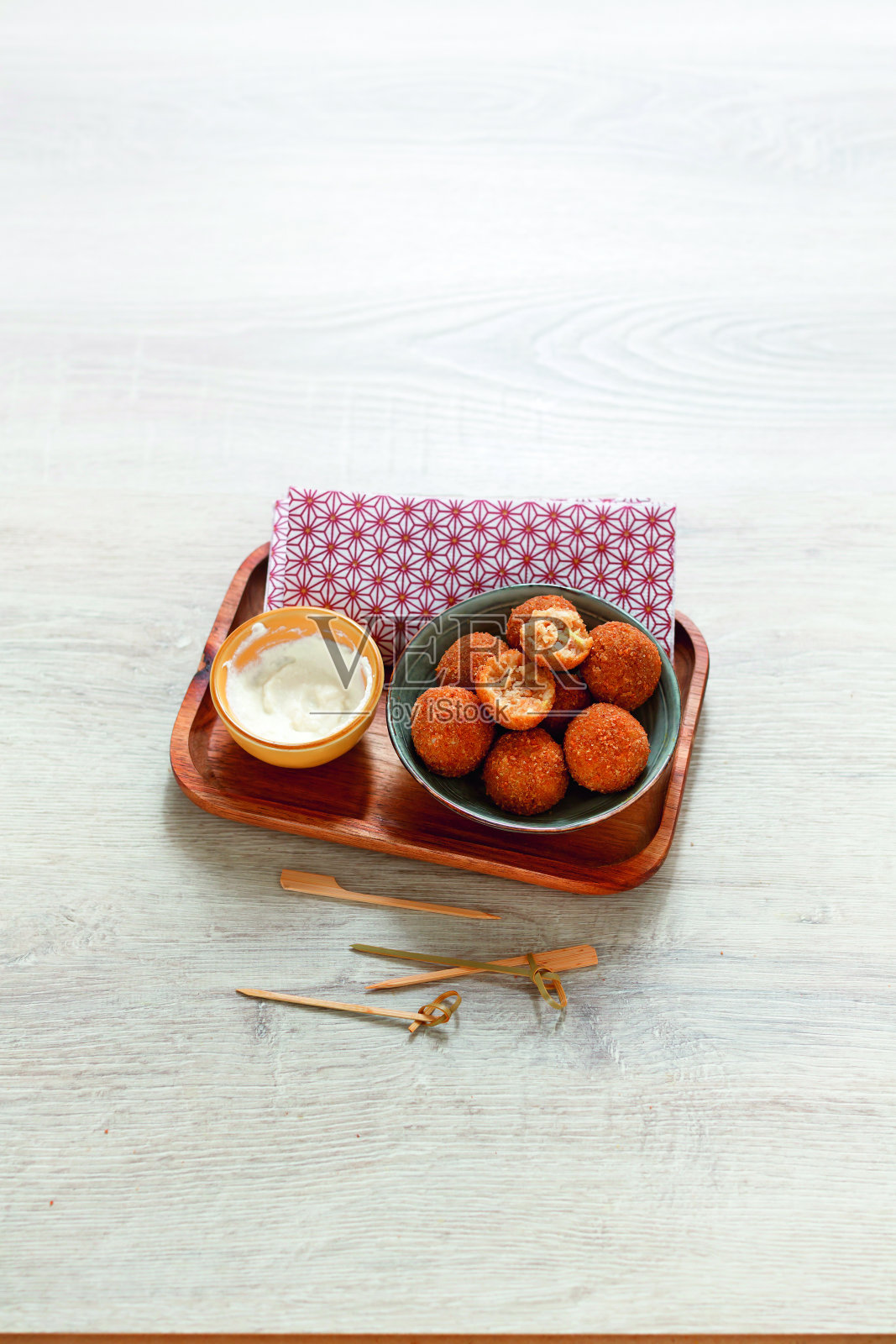 烤蟹肉丸子照片摄影图片