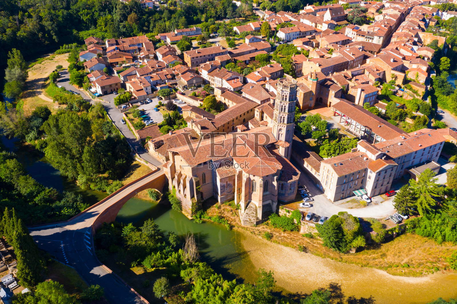 法国里厄-伏尔韦斯特公社夏日美景照片摄影图片