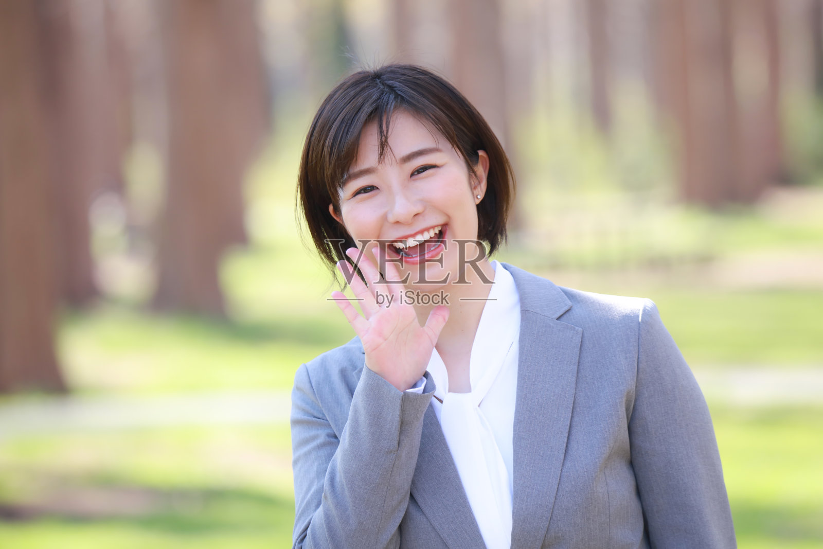 女性员工欢呼照片摄影图片