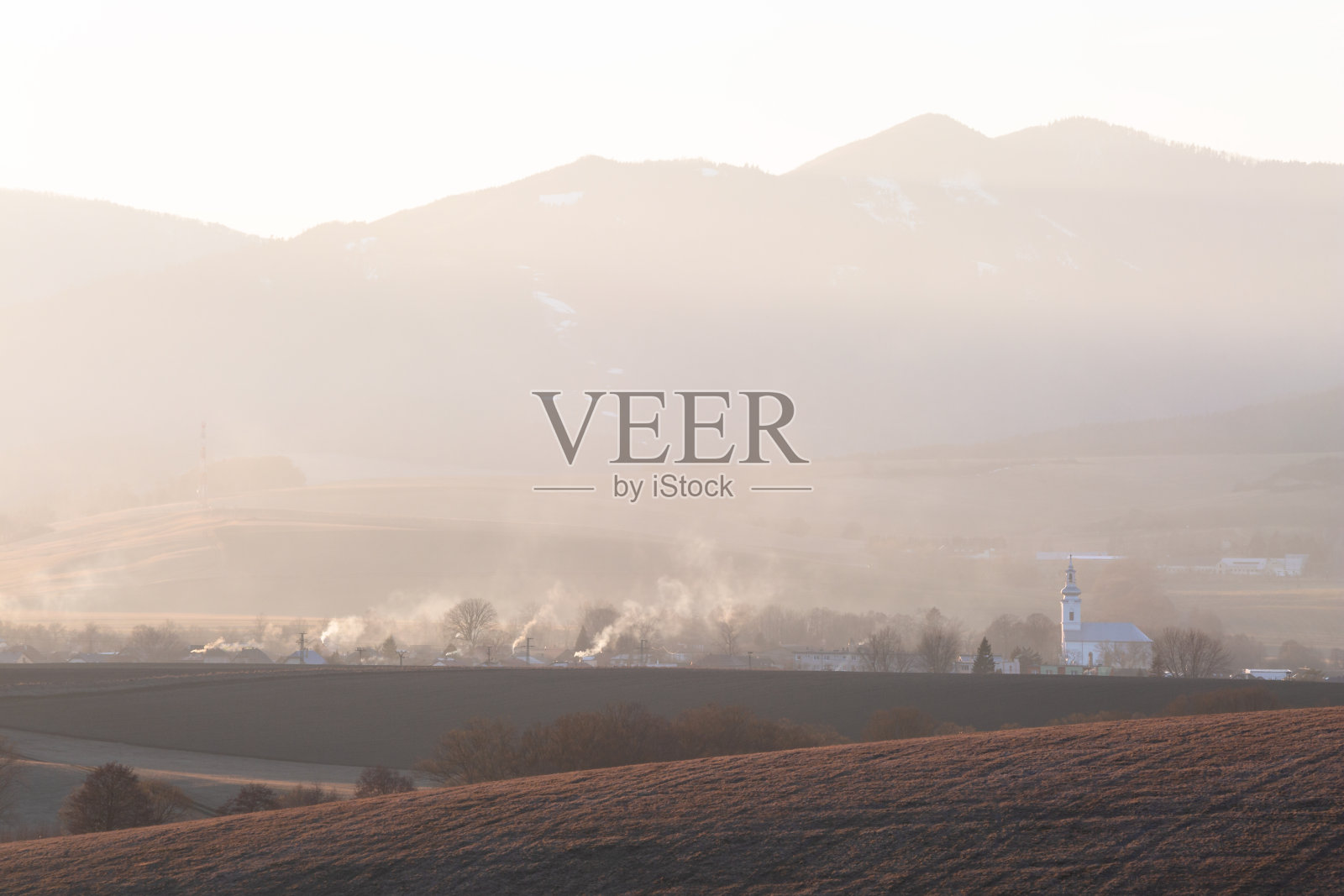 斯洛伐克Turiec地区Pribovce村的农田。照片摄影图片