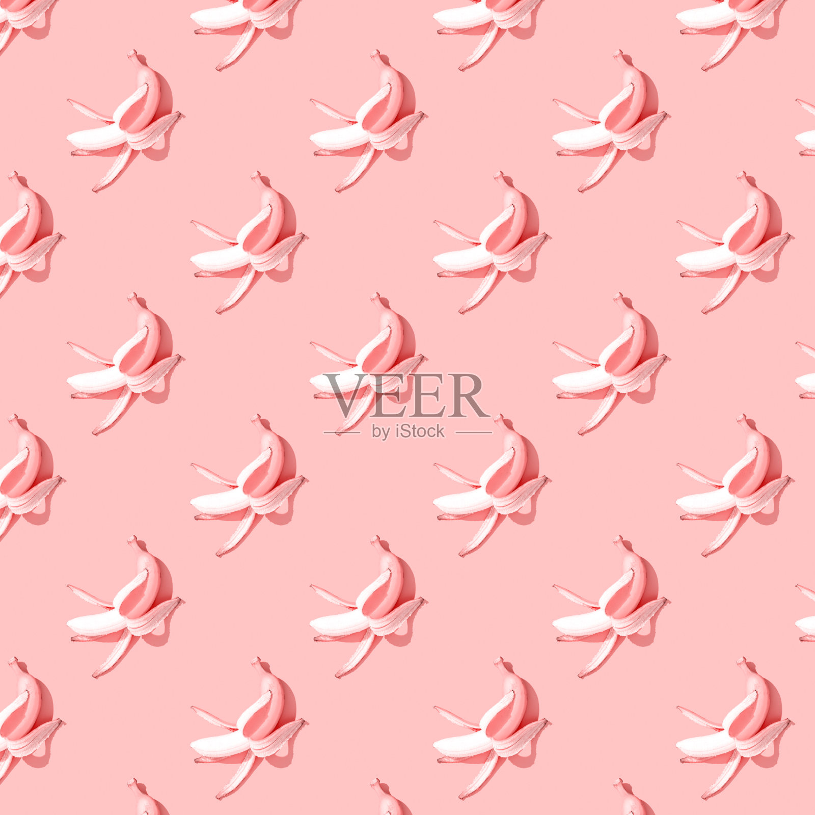 粉红色的香蕉在粉红色的背景图案上，正方形。最小的风格。照片摄影图片