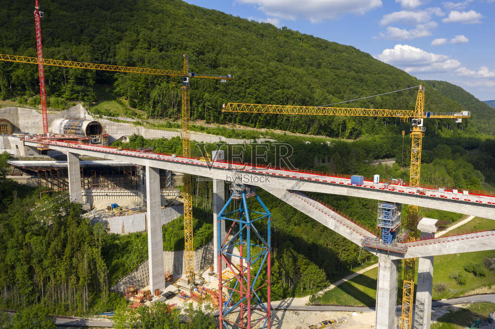 正在建设的高速铁路大桥鸟瞰图照片摄影图片