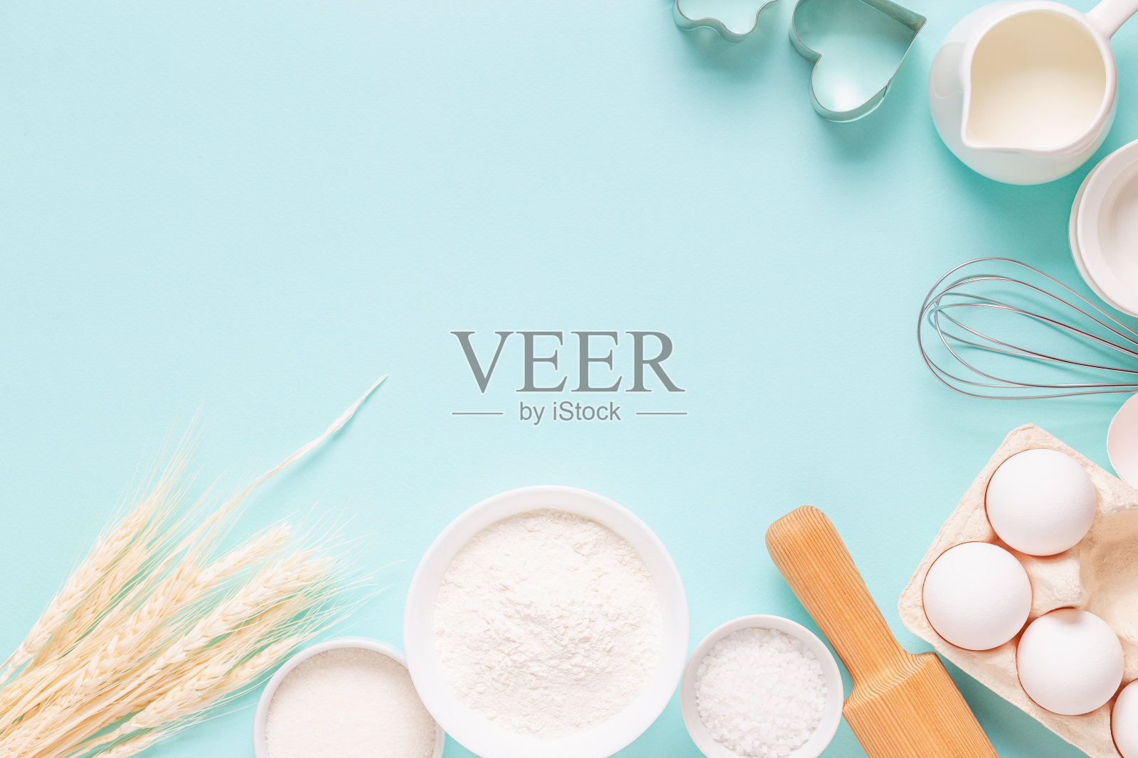 配料烘焙浅蓝色背景，文字空间照片摄影图片