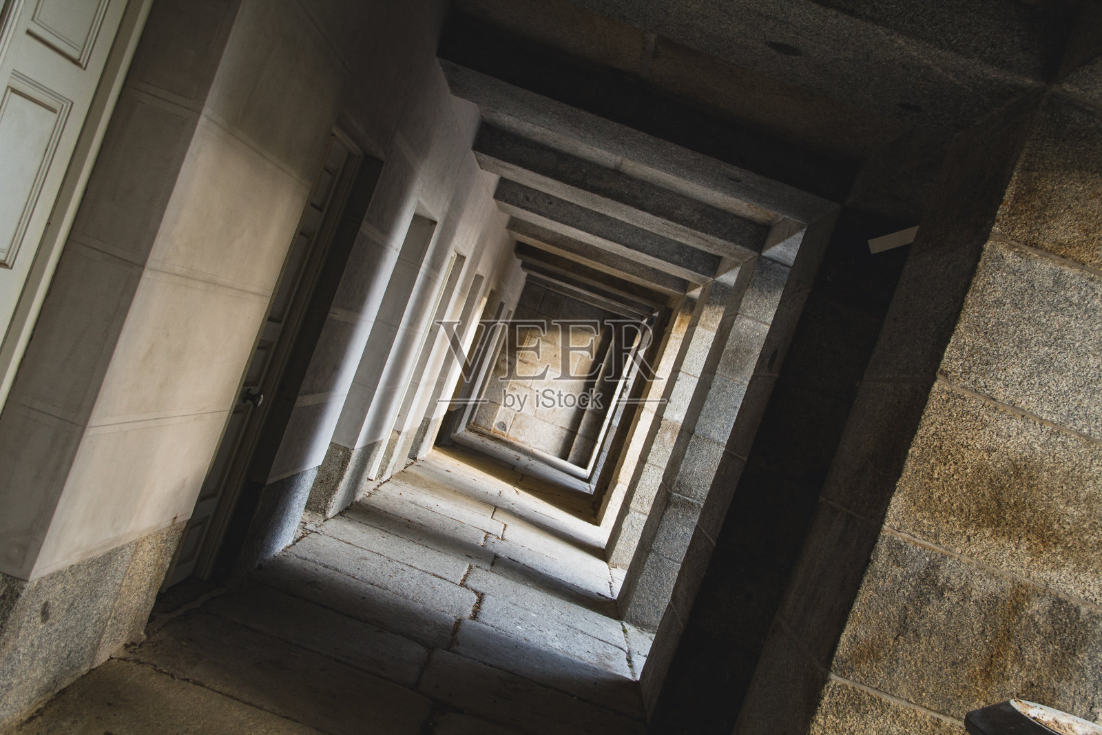 隧道漏水的迷宫照片摄影图片