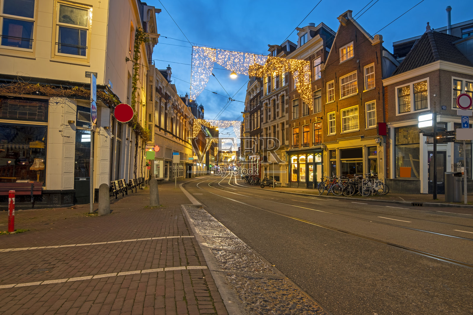 荷兰阿姆斯特丹街头的圣诞装饰照片摄影图片