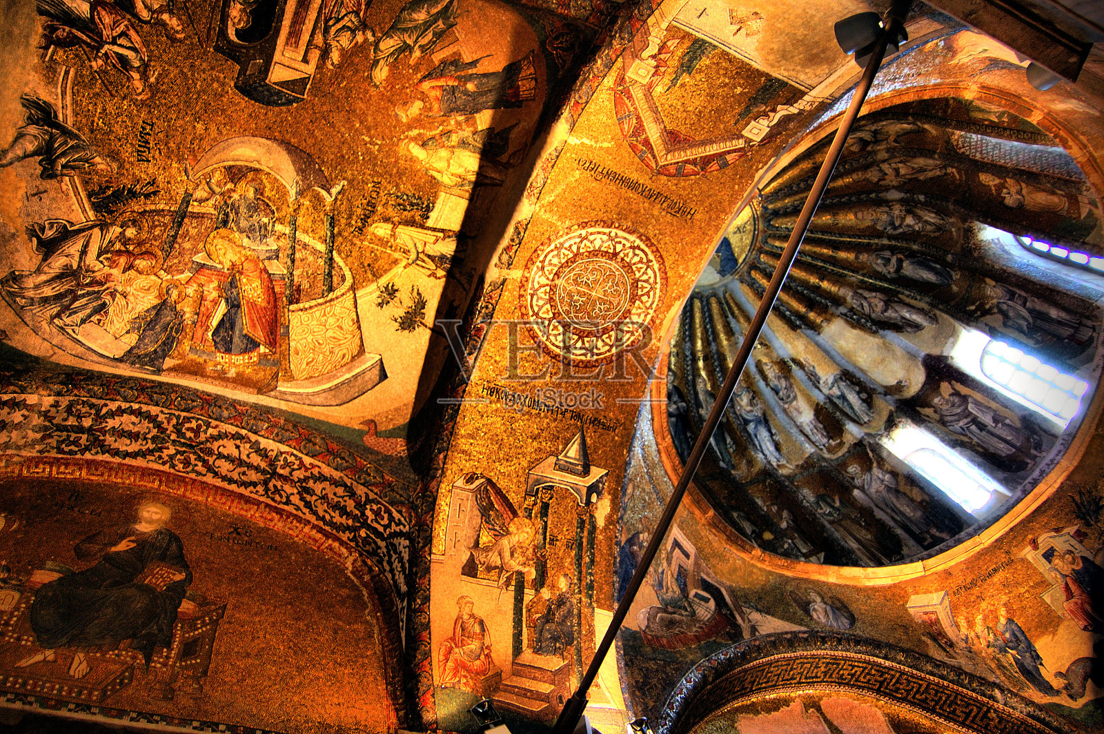 乔拉的东正教救世主教堂(土耳其伊斯坦布尔)。天花板上有老画照片摄影图片